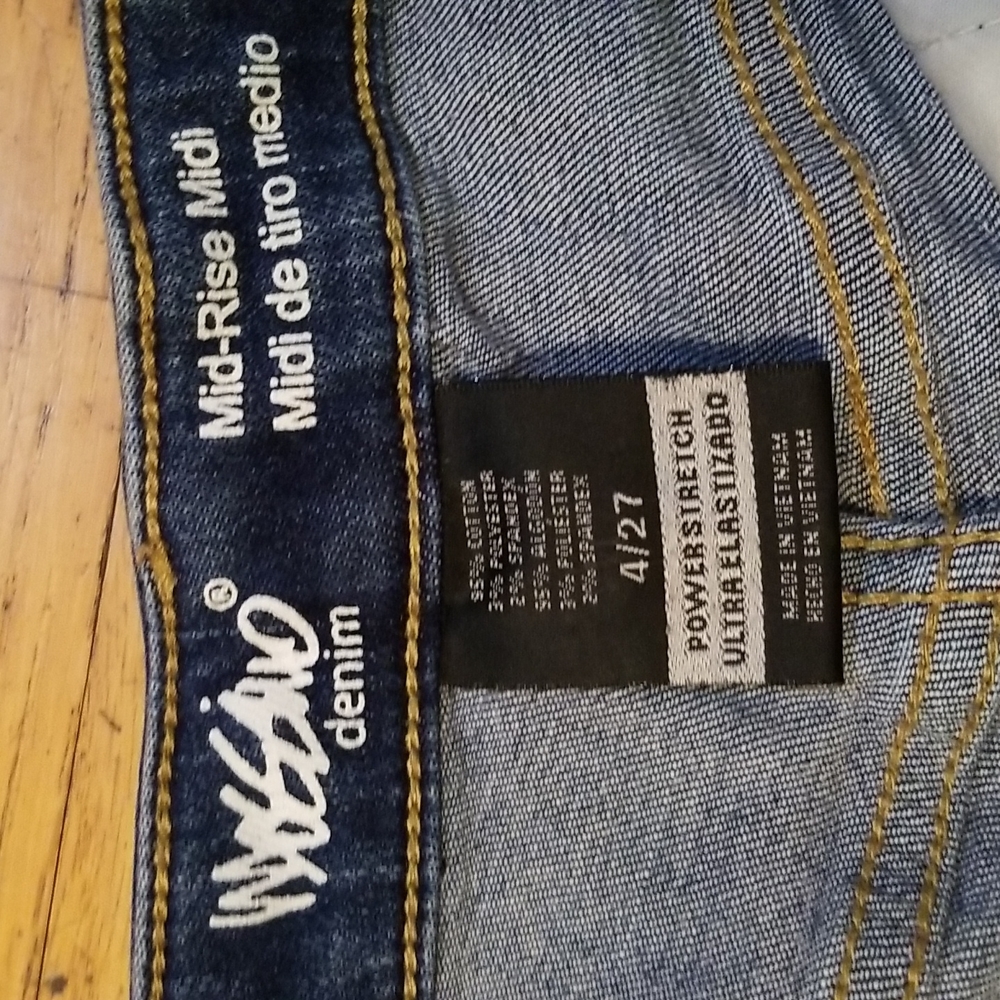 Mossimo Shorts - Picture 4 of 5